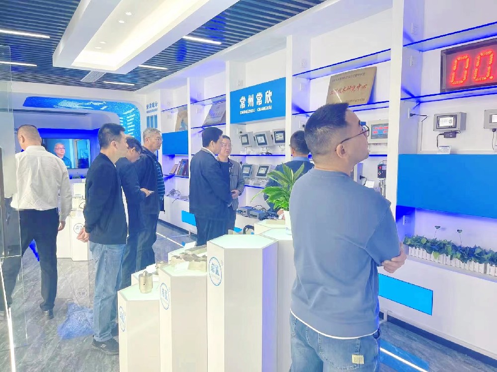 熱烈祝賀中國(guó)重型機(jī)械工業(yè)協(xié)會(huì)橋式起重機(jī)專(zhuān)業(yè)委員會(huì)九屆八次理 事會(huì)暨十屆一次會(huì)員大會(huì)在江蘇省常州市召開(kāi)順利召開(kāi)并圓滿(mǎn)結(jié)束！